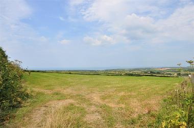 LCT 1B Large rectangular fields on the elevated plateau with long, open views west towards the sea and the outline of Lundy Island on the horizon.