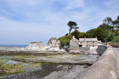 LCT 4H Small settlement at the base of cliffs at Lee Bay.