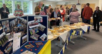 People getting food and drinking tea at the Lunch and Learn Event 